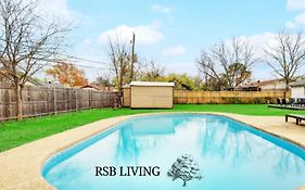 Upscale 3Br 2Ba Cozy Holiday Home With Pool & Grill